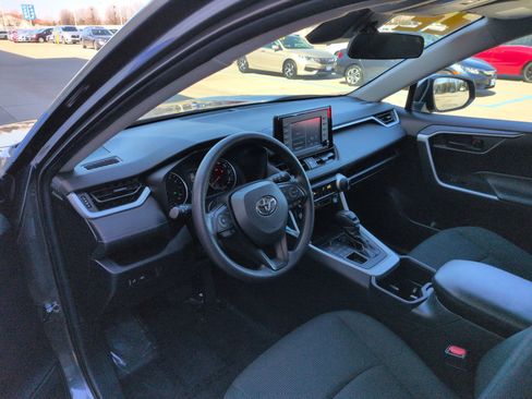 Used 2022 Toyota RAV4 LE image 10