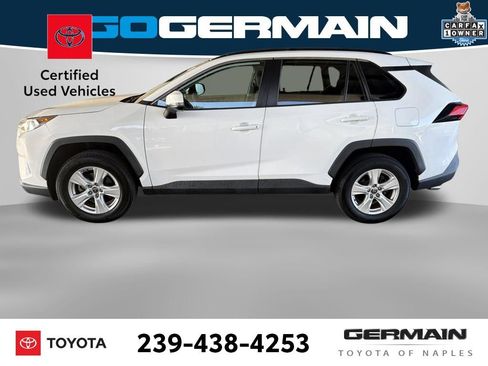 Used 2021 Toyota RAV4 XLE w/ Convenience Package FWD image 2