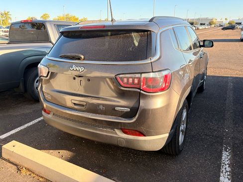 Used 2017 Jeep Compass Latitude FWD image 5