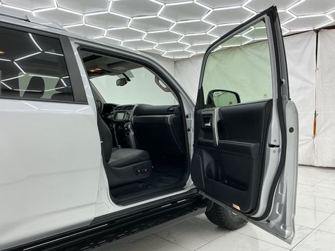 Used 2016 Toyota 4Runner SR5 Premium AWD/4WD image 17