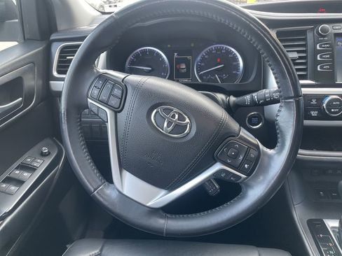 Used 2019 Toyota Highlander XLE image 16