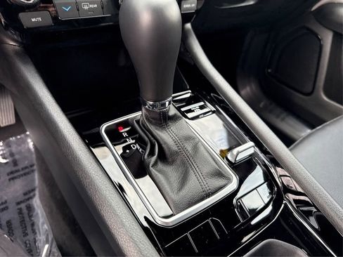 Used 2025 Jeep Compass Limited image 28