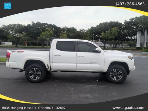 Used 2017 Toyota Tacoma TRD Sport w/ Premium & Technology Package AWD/4WD image 6