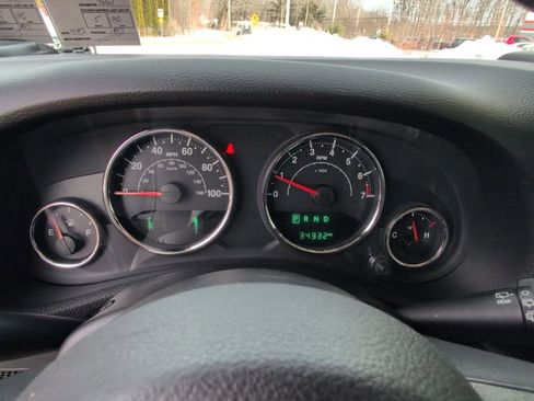 Used 2018 Jeep Wrangler Unlimited Sahara w/ Dual Top Group image 18