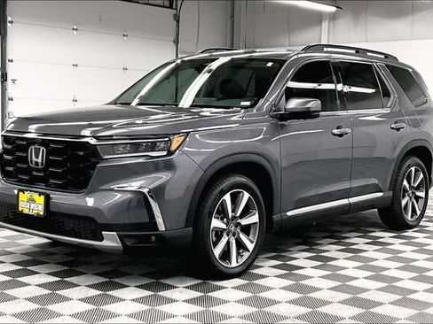 Used 2025 Honda Pilot Elite image 12