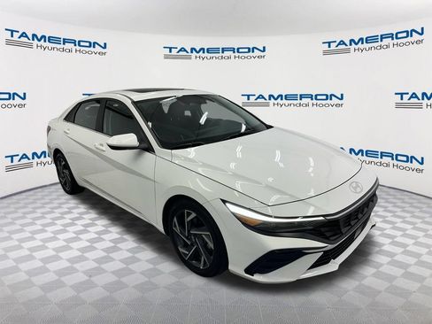 Used 2025 Hyundai Elantra SEL FWD image 7