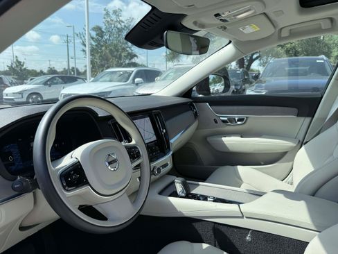 Certified 2025 Volvo V90 B6 Cross Country Plus AWD/4WD image 9