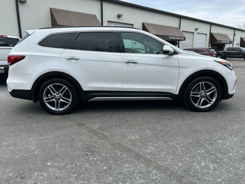 Used 2017 Hyundai Santa Fe Limited image 2