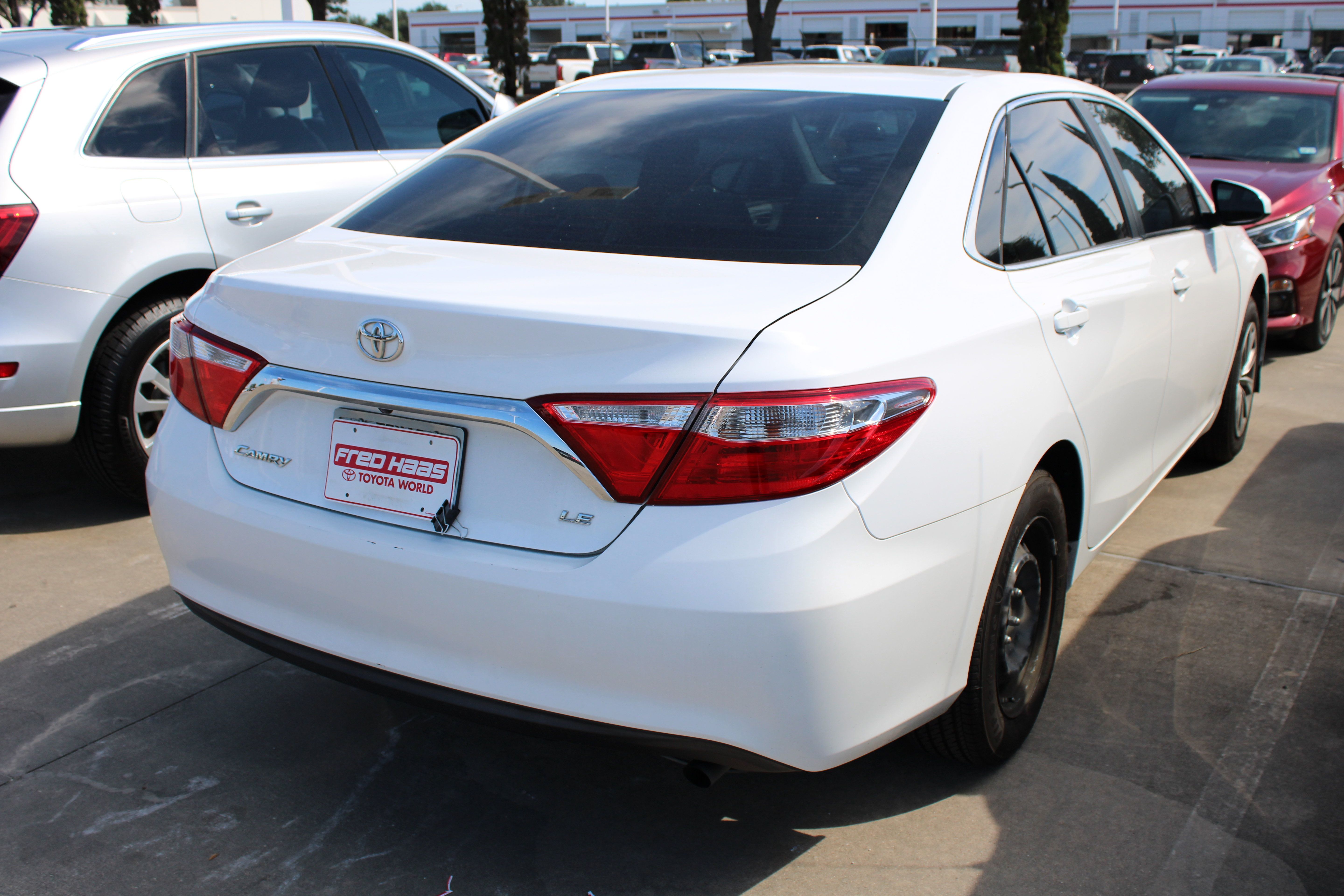 Used 2017 Toyota Camry LE FWD image 9