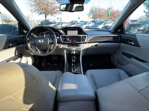 Used 2015 Honda Accord Touring image 11