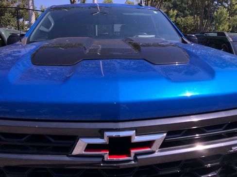 Used 2023 Chevrolet Silverado 1500 ZR2 w/ Technology Package AWD/4WD image 3