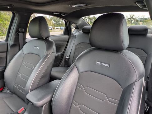 Used 2022 Kia Forte GT-Line w/ GT-Line Premium Package image 7