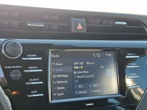 Used 2020 Toyota Camry SE image 17