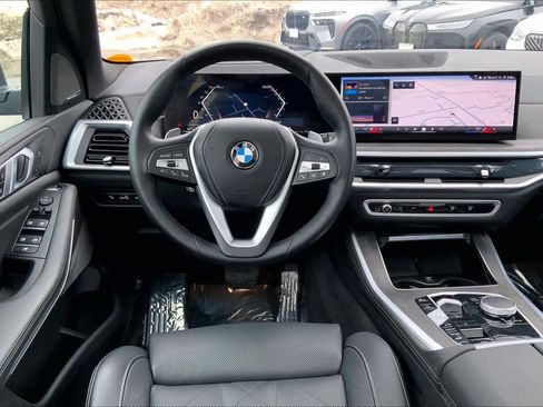 Used 2024 BMW X5 xDrive40i w/ Premium Package image 6