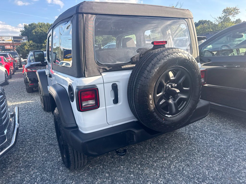 Used 2025 Jeep Wrangler Sport AWD/4WD image 6