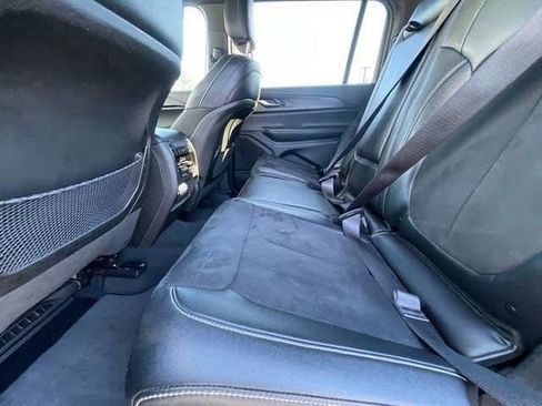 Used 2024 Jeep Grand Cherokee L Laredo image 12
