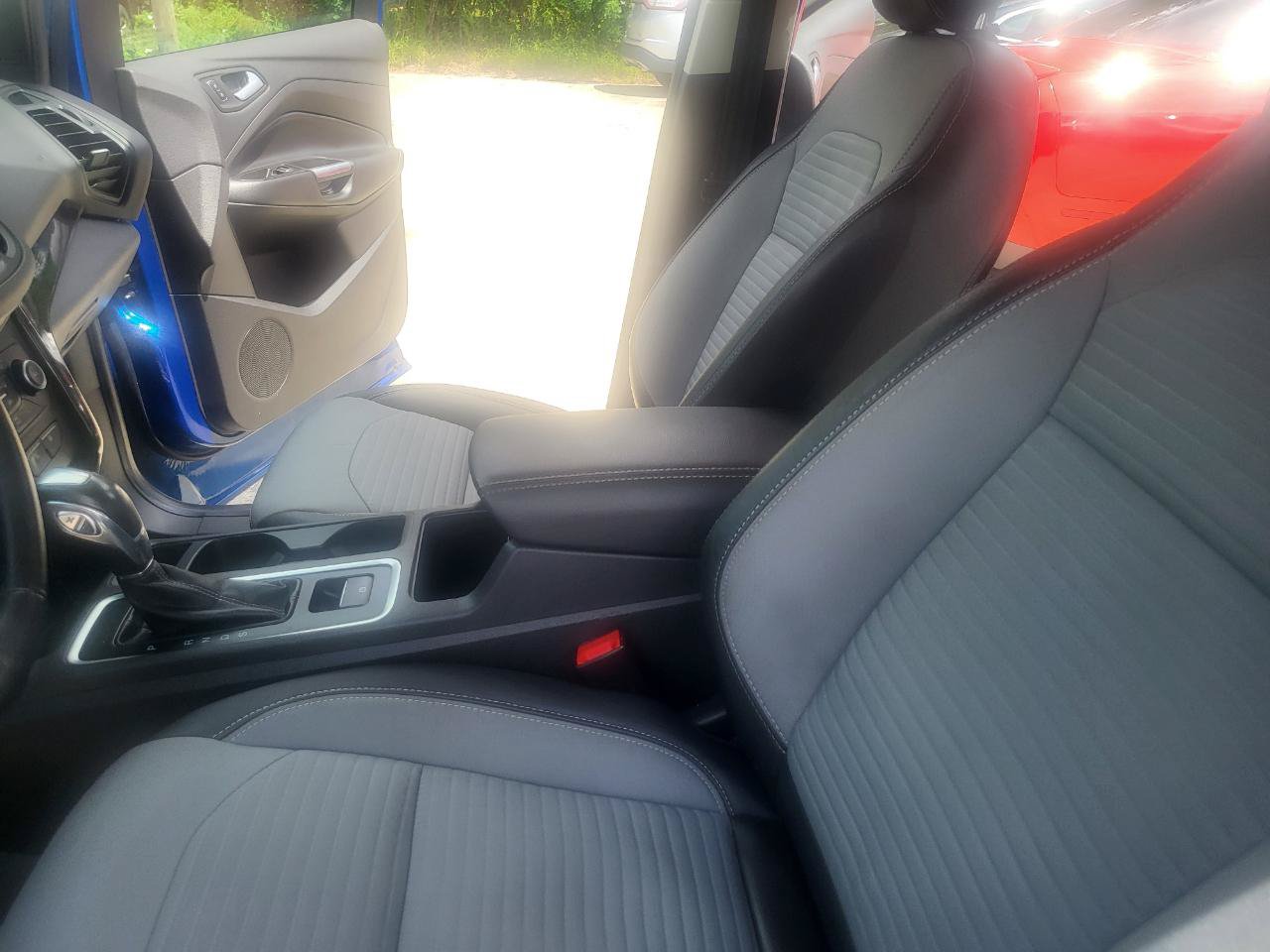 Used 2019 Ford Escape SE w/ SE Sport Appearance Package AWD/4WD image 34