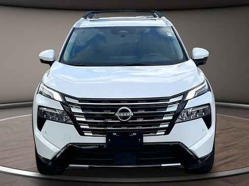 Used 2025 Nissan Rogue Platinum FWD image 3