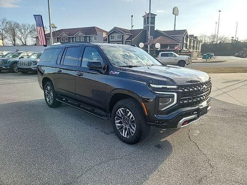 Certified 2025 Chevrolet Suburban Z71 image 1