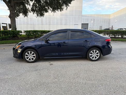 Used 2022 Toyota Corolla LE FWD image 2