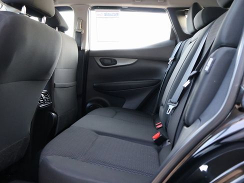 Used 2022 Nissan Rogue Sport S image 18