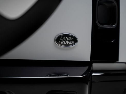 Used 2023 Land Rover Defender 110 AWD/4WD image 34