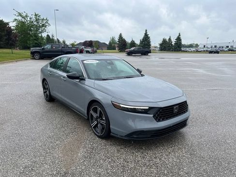 Used 2024 Honda Accord Sport image 3