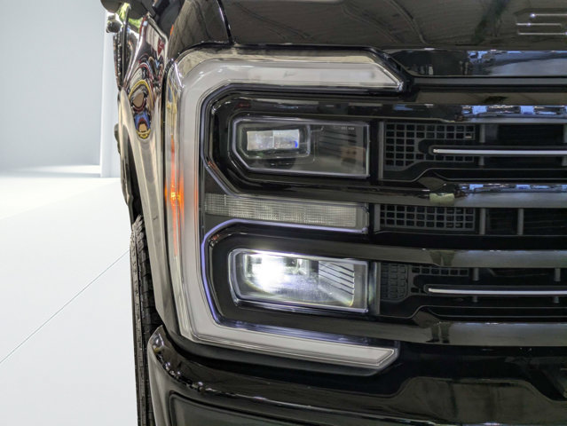 Used 2025 Ford F250 Platinum AWD/4WD image 9