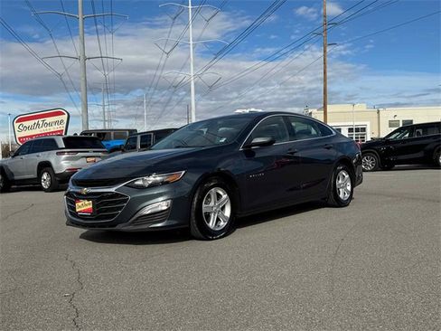 Used 2021 Chevrolet Malibu LS image 1