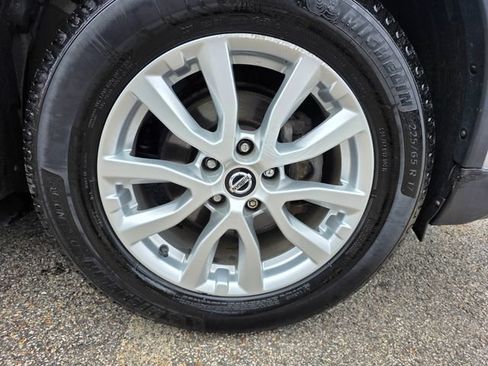 Used 2017 Nissan Rogue SV AWD/4WD image 7