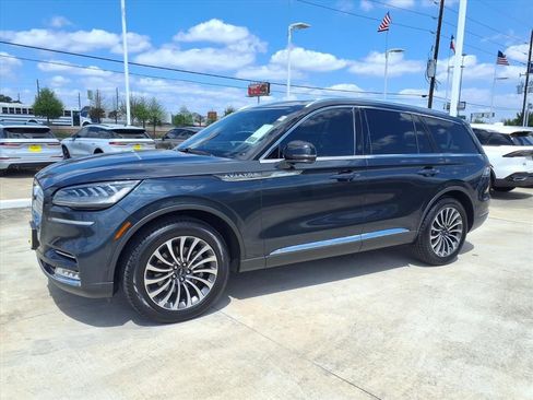 Used 2021 Lincoln Aviator Reserve w/ Elements Package Plus image 3