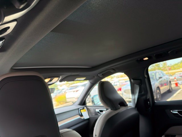 New 2027 Volvo XC60 B5 Plus AWD/4WD image 10