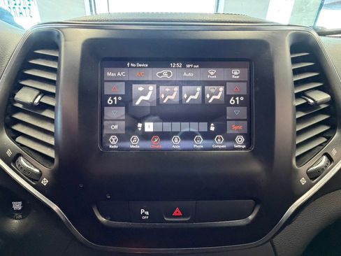Used 2019 Jeep Cherokee Latitude Plus FWD image 43