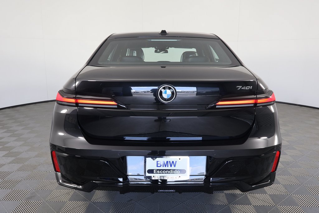 Used 2025 BMW 740i RWD image 5