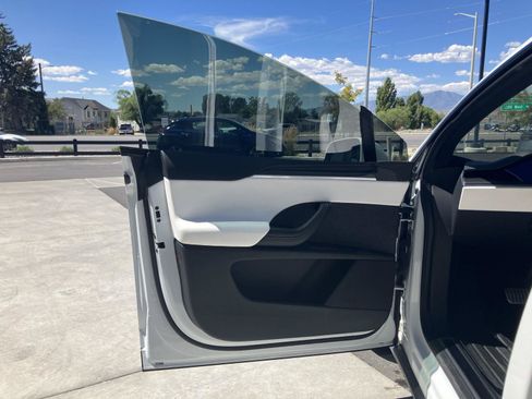 Used 2022 Tesla Model X Plaid AWD/4WD image 10