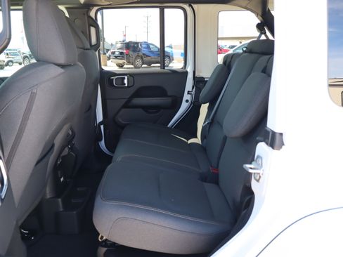Used 2025 Jeep Wrangler Unlimited Sahara w/ Safety Group AWD/4WD image 10