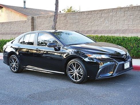 Used 2022 Toyota Camry SE image 6