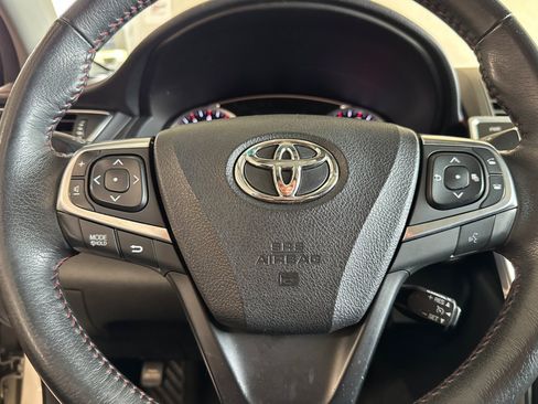 Used 2017 Toyota Camry SE w/ Moonroof Package FWD image 10
