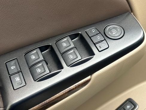 Used 2017 Chevrolet Suburban LT w/ Luxury Package image 7