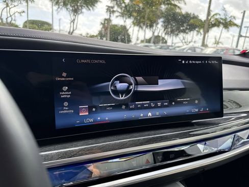 Used 2023 BMW 760i xDrive image 52