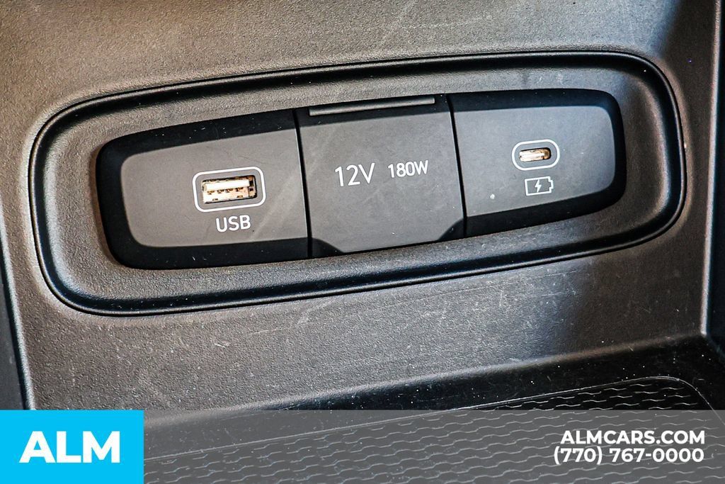 Used 2025 Hyundai Venue SEL FWD image 39