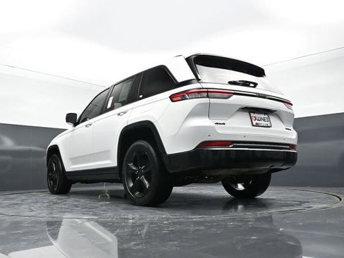 Used 2023 Jeep Grand Cherokee Limited AWD/4WD image 44