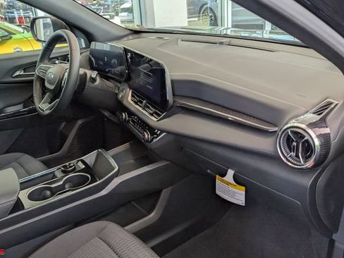 New 2026 Chevrolet Equinox LT w/ Midnight Edition FWD image 17
