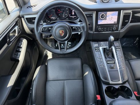 Certified 2018 Porsche Macan AWD/4WD image 17