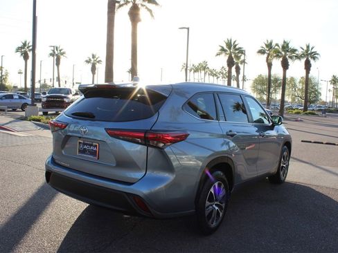 Used 2023 Toyota Highlander XLE image 5