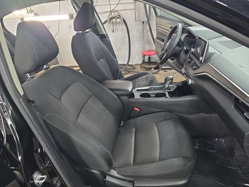 Used 2024 Nissan Altima 2.5 SV FWD image 10