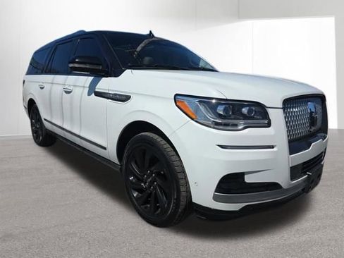Used 2022 Lincoln Navigator L Reserve image 2