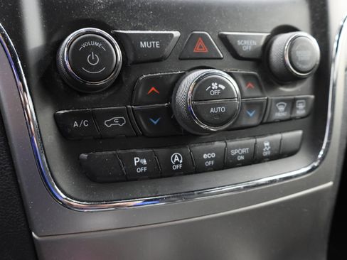 Used 2019 Jeep Grand Cherokee Laredo image 44