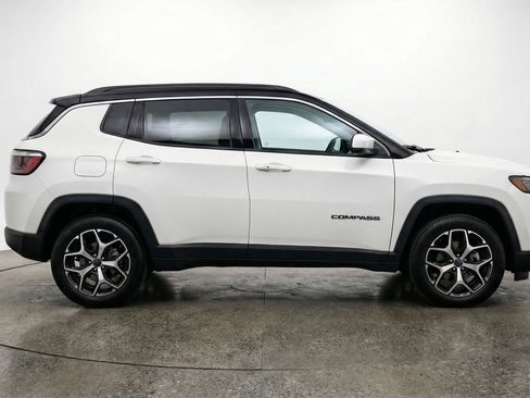 Used 2025 Jeep Compass Limited AWD/4WD image 11