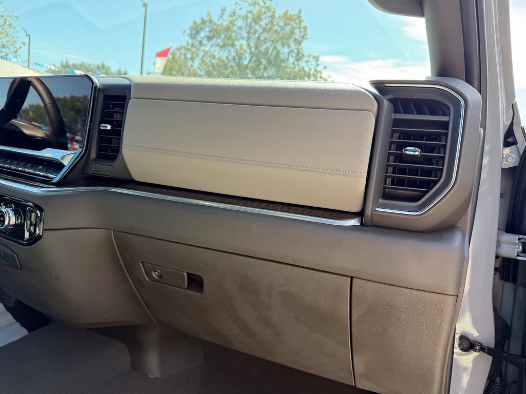 Used 2025 GMC Sierra 3500 SLE w/ Preferred Package RWD image 33